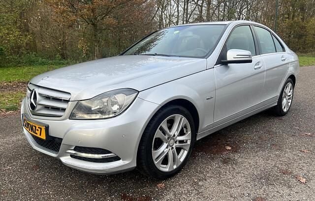 Grijs (metallic) Gebruikt 2012 Mercedes C200 Avantgarde Sedan | € 5.950 (Goede deal) - Afbeelding 1/4