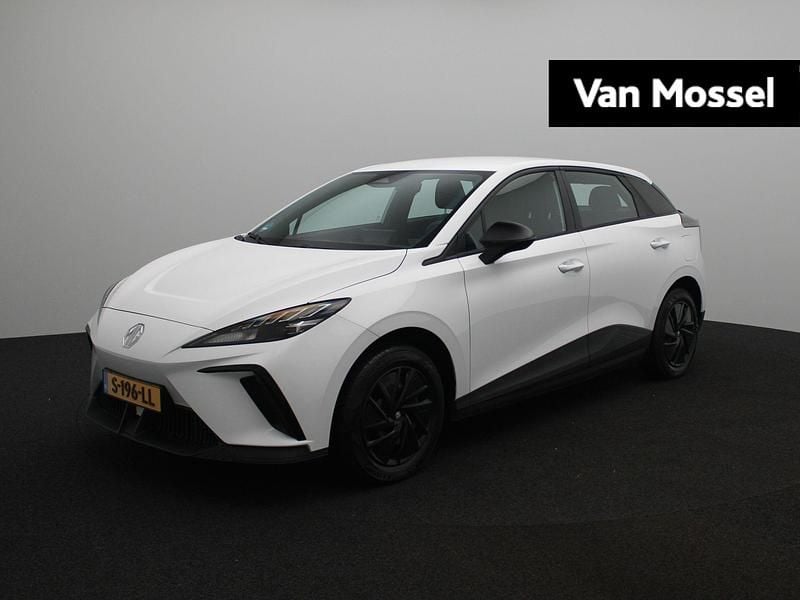 Wit Occasion 2023 MG MG4 EV Hatchback | € 16.777 (Goede deal) - Afbeelding 1/4