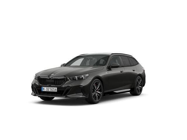 Grijs Nieuw 2024 BMW 520 M Sport Stationwagen | € 89.355 (Super prijs) - Afbeelding 1/4