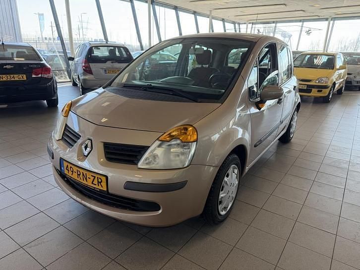 Beige (metallic) Occasion 2005 Renault Modus MPV | € 2.640 (Eerlijke prijs) - Afbeelding 1/4