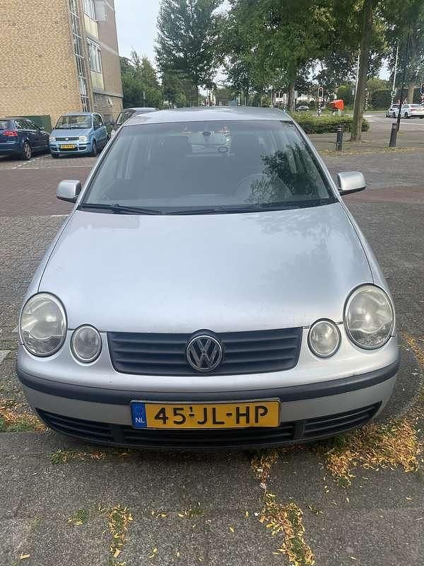 Zilver Gebruikt 2002 VW Polo Comfortline Hatchback | € 850 (Goede deal) - Afbeelding 1/4