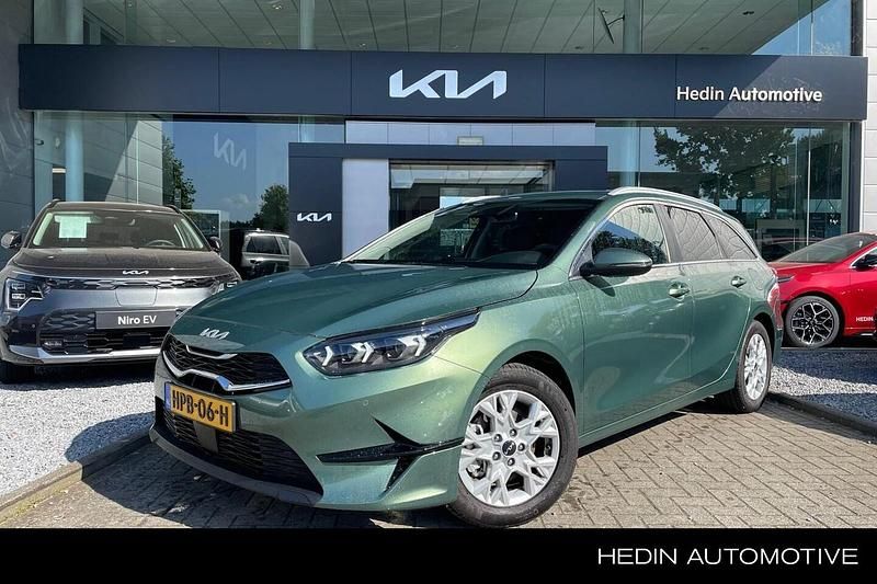 Groen Gebruikt 2025 Kia Ceed Sportswagon Stationwagen | € 27.495 (Eerlijke prijs) - Afbeelding 1/4