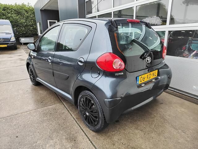 Occasion Toyota Aygo 68 PK (50 kW) 2007 Grijs Hatchback
