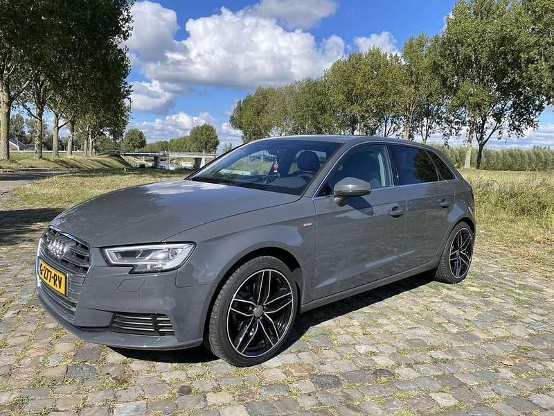 Grijs Gebruikt 2017 Audi A3 Proline Hatchback | € 15.500 (Eerlijke prijs) - Afbeelding 1/4