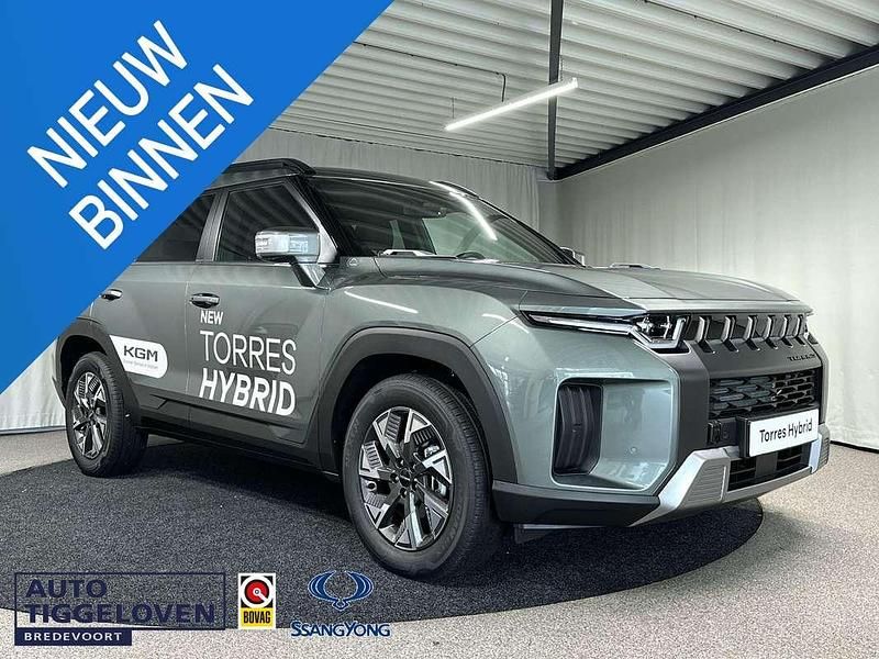 Groen Nieuw 2025 Ssangyong (KGM) Torres SUV | € 45.840 - Afbeelding 1/4