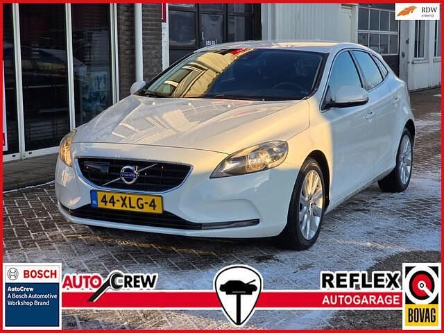 Wit Occasion 2012 Volvo V40 Momentum Hatchback | € 6.450 (Eerlijke prijs) - Afbeelding 1/4