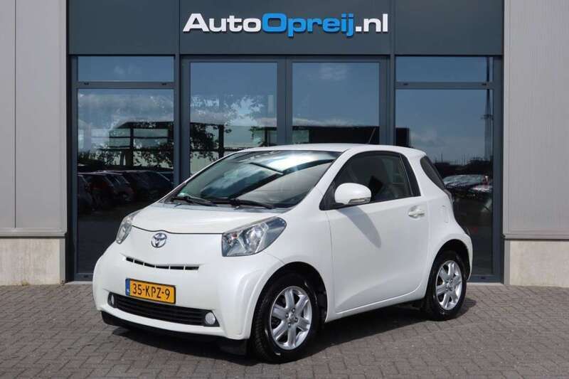 Wit, metallic lak Gebruikt 2010 Toyota iQ Hatchback | € 5.895 (Eerlijke prijs) - Afbeelding 1/4