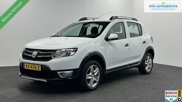 Wit Gebruikt 2016 Dacia Sandero Lauréate Hatchback | € 8.000 (Iets duurder) - Afbeelding 1/4