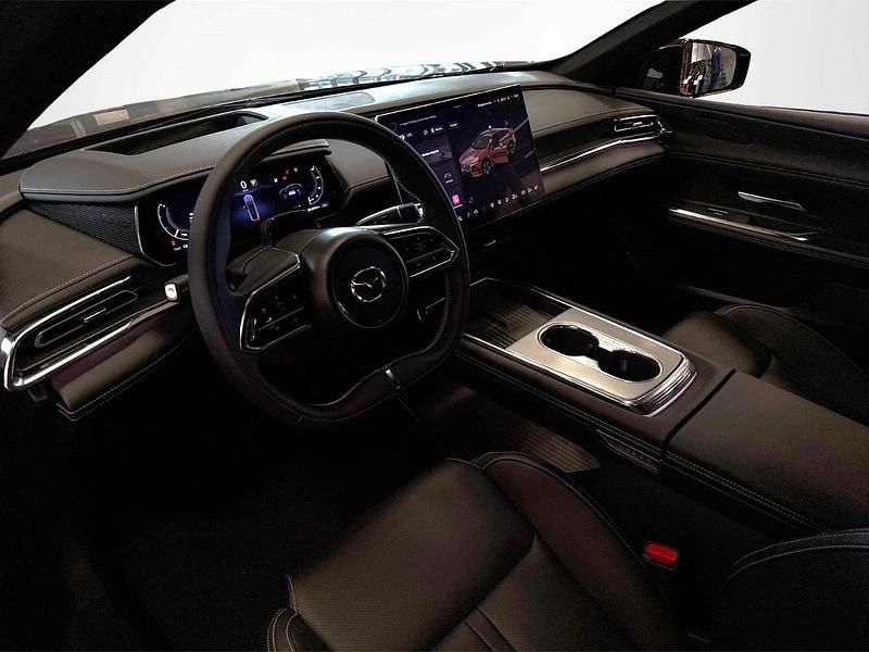 Nieuw Mazda 6e Takumi-Line 189 kW (258 PK) 2025 Bruin (metallic) Hatchback