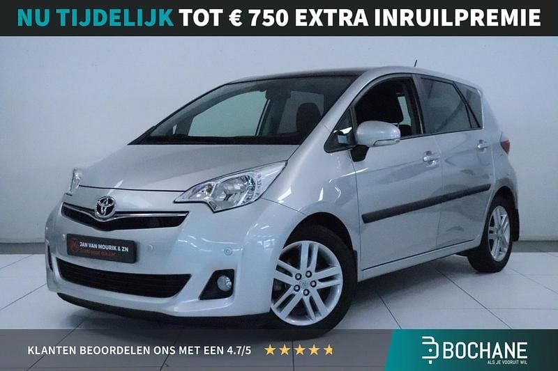 Grijs Gebruikt 2011 Toyota Verso-S MPV | € 11.295 (Eerlijke prijs) - Afbeelding 1/4