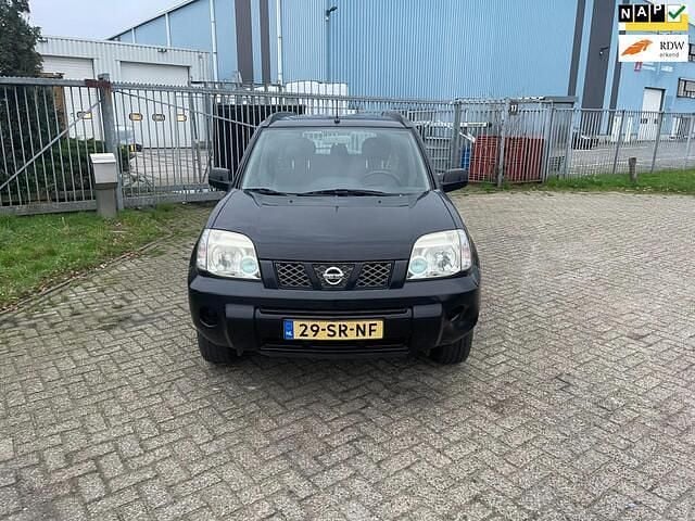 Zwart (metallic) Gebruikt 2006 Nissan X-Trail SUV | € 2.499 (Eerlijke prijs) - Afbeelding 1/4