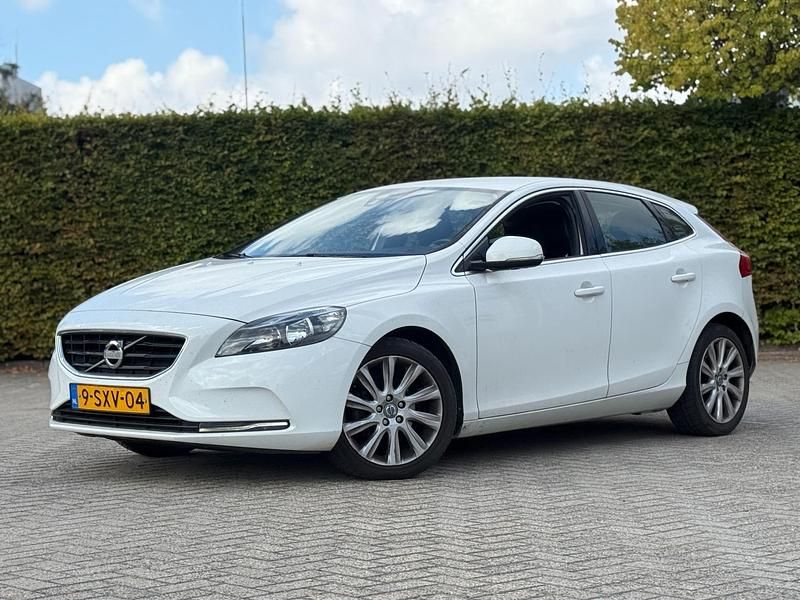 Wit Gebruikt 2013 Volvo V40 R-Design Stationwagen | € 4.499 (Goede deal) - Afbeelding 1/4