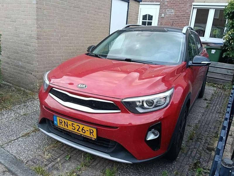 Rood Gebruikt 2018 Kia Stonic SUV | € 15.000 (Goede deal) - Afbeelding 1/4