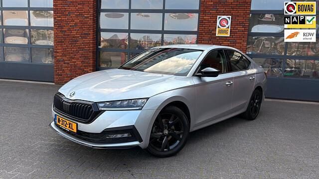 Grijs Occasion 2022 Skoda Octavia Business Line Hatchback | € 19.650 (Eerlijke prijs) - Afbeelding 1/4