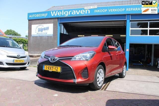 Rood Gebruikt 2014 Toyota Yaris Hatchback | € 9.375 (Eerlijke prijs) - Afbeelding 1/4