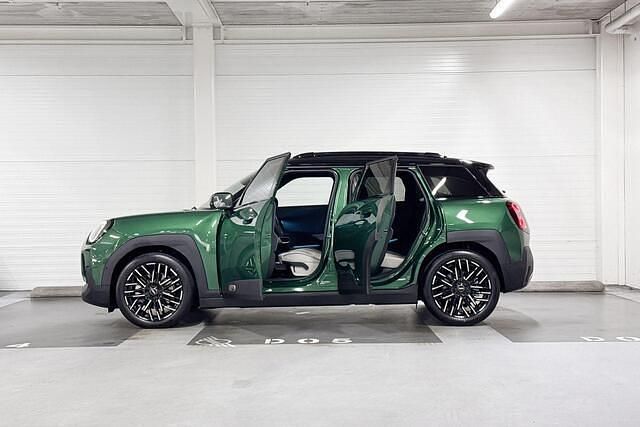 Nieuw Mini Aceman Favoured 135 kW (184 PK) 2025 British racing green (c3b) SUV