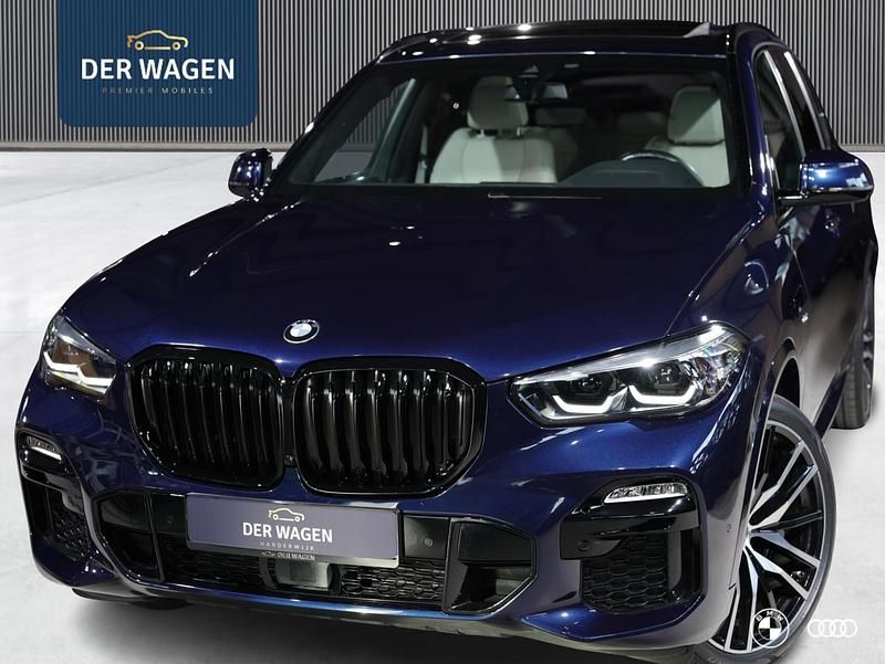 Blauw Occasion 2025 BMW X5 M Sport SUV | € 54.900 - Afbeelding 1/4