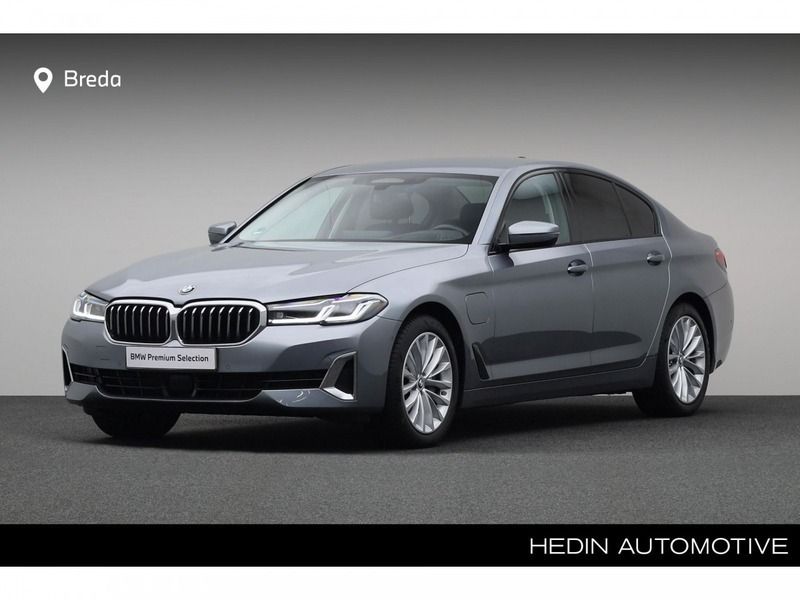 Bluestone metallic (grijs metallic) Gebruikt 2020 BMW 530e Comfort Edition Sedan | € 34.880 (Eerlijke prijs) - Afbeelding 1/4