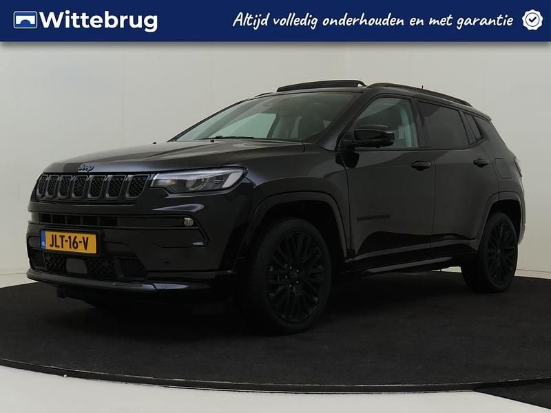 Zwart (metallic) Gebruikt 2022 Jeep Compass SUV | € 29.425 (Duur) - Afbeelding 1/4
