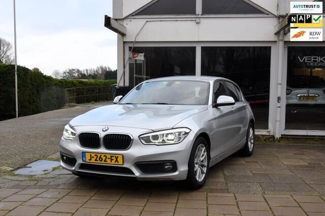 Grijs Gebruikt 2017 BMW 118 Executive Hatchback | € 11.995 (Eerlijke prijs) - Afbeelding 1/4