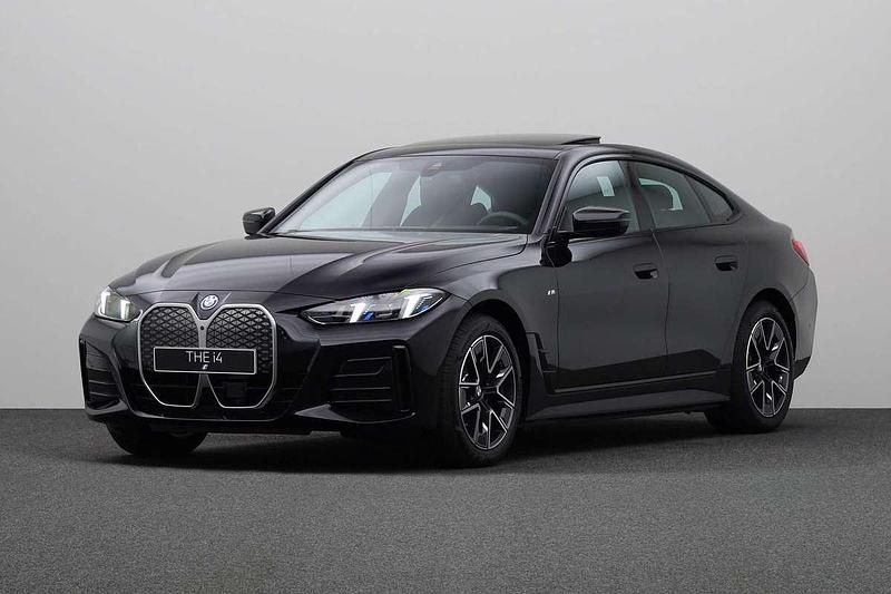 Zwart Nieuw 2024 BMW i4 Comfort Edition Sedan | € 68.576 - Afbeelding 1/4
