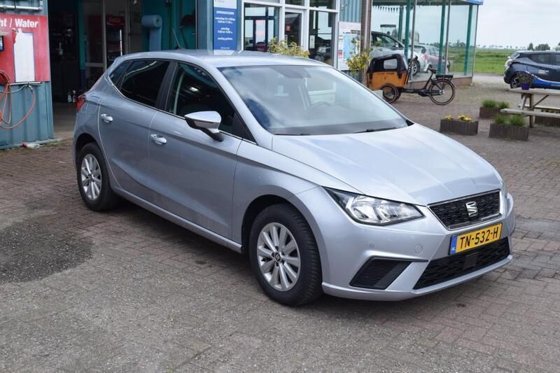 Grijs Gebruikt 2018 Seat Ibiza Business Hatchback | € 13.750 (Goede deal) - Afbeelding 1/4
