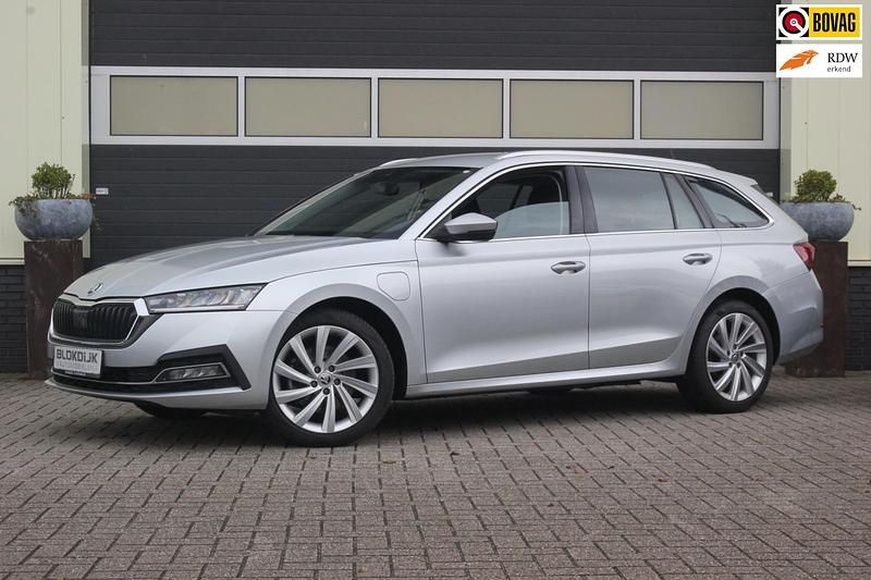 Zilver Gebruikt 2022 Skoda Octavia Style Stationwagen | € 22.900 (Goede deal) - Afbeelding 1/4