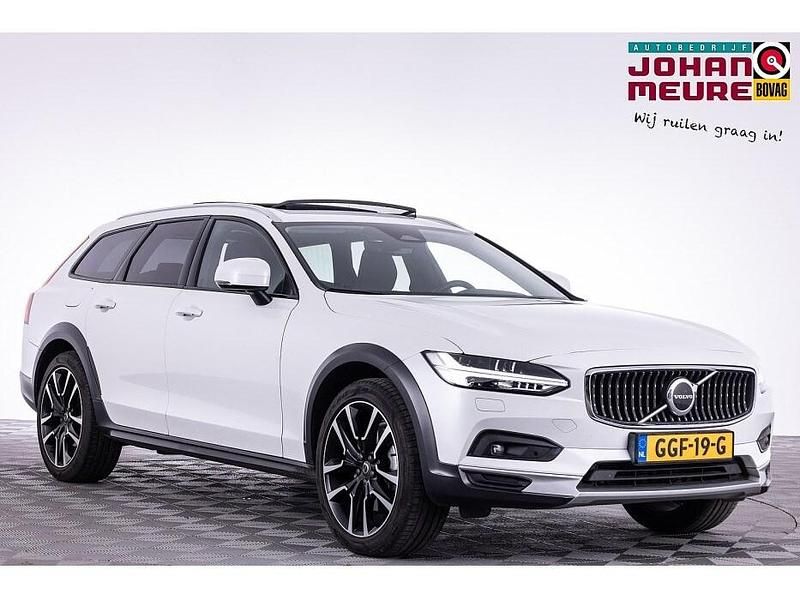 Wit Gebruikt 2023 Volvo V90 CC Pro Stationwagen | € 49.990 - Afbeelding 1/4