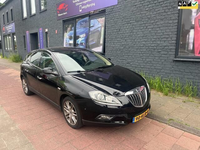Zwart Gebruikt 2010 Lancia Delta Hatchback | € 2.850 (Iets duurder) - Afbeelding 1/4