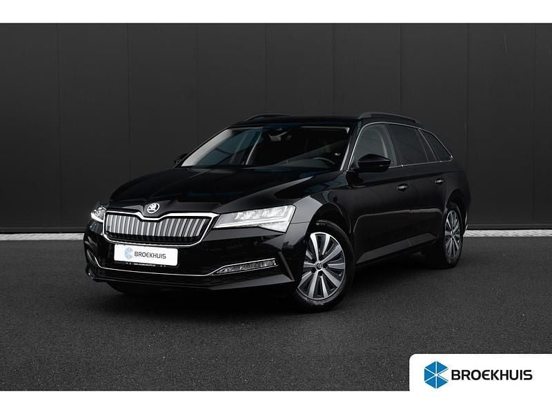 Zwart Gebruikt 2022 Skoda Superb Business Line Stationwagen | € 28.645 (Goede deal) - Afbeelding 1/4