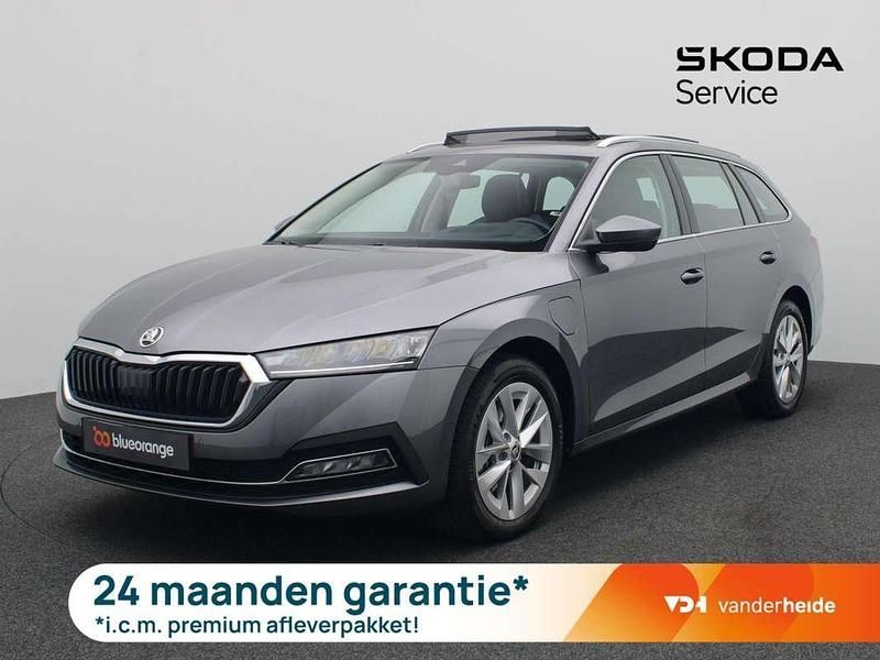 Grijs Gebruikt 2023 Skoda Octavia Business Line Stationwagen | € 34.900 (Duur) - Afbeelding 1/3