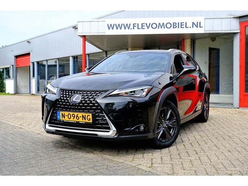 Zwart Gebruikt 2020 Lexus UX Business Edition SUV | € 24.450 (Goede deal) - Afbeelding 1/4