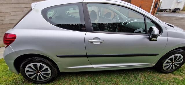 Grijs Gebruikt 2010 Peugeot 207 Coupé | € 4.500 (Eerlijke prijs) - Afbeelding 1/4