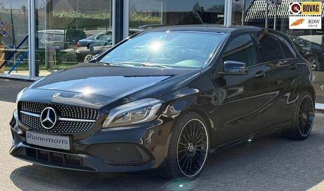 Zwart Gebruikt 2016 Mercedes A180 Ambition Hatchback | € 15.950 (Eerlijke prijs) - Afbeelding 1/4