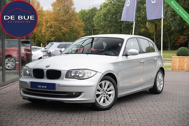 Grijs Gebruikt 2009 BMW 118 Comfort Edition Hatchback | € 4.911 (Eerlijke prijs) - Afbeelding 1/4