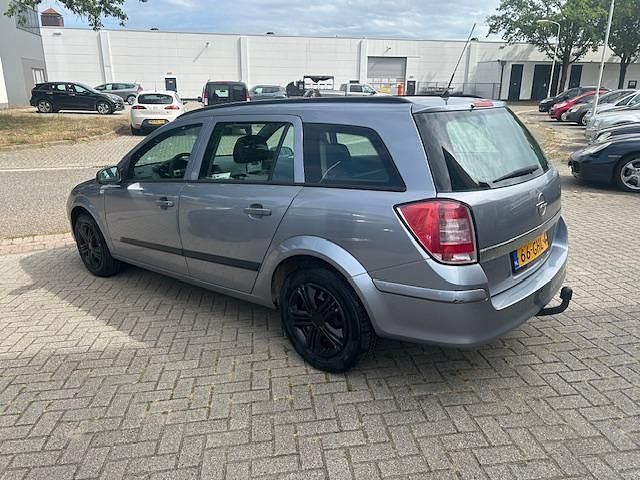 Occasion Opel Astra Essentia 116 PK (85 kW) 2008 Grijs Stationwagen
