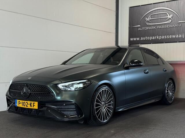 Groen Gebruikt 2022 Mercedes C180 AMG Sedan | € 42.950 (Eerlijke prijs) - Afbeelding 1/4