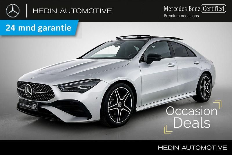Grijs Occasion 2024 Mercedes CLA180 AMG line Sedan | € 41.900 (Duur) - Afbeelding 1/4