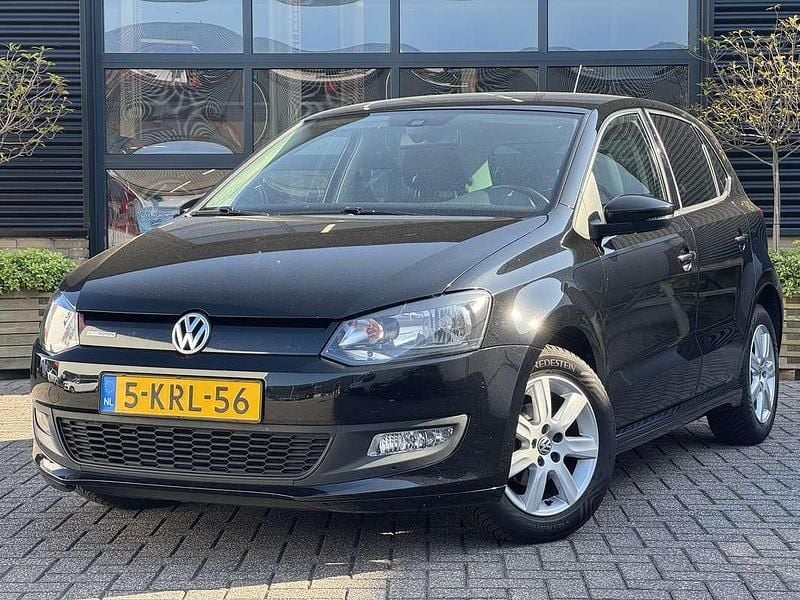 Zwart Gebruikt 2013 VW Polo Sedan | € 4.995 (Eerlijke prijs) - Afbeelding 1/4