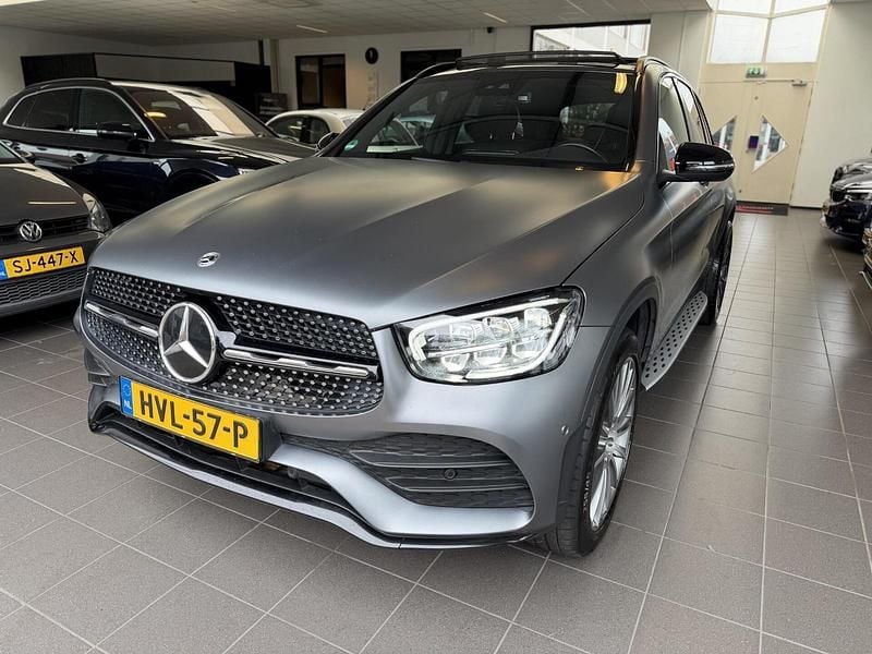 Grijs Gebruikt 2022 Mercedes GLC300 Premium SUV | € 45.950 (Eerlijke prijs) - Afbeelding 1/4