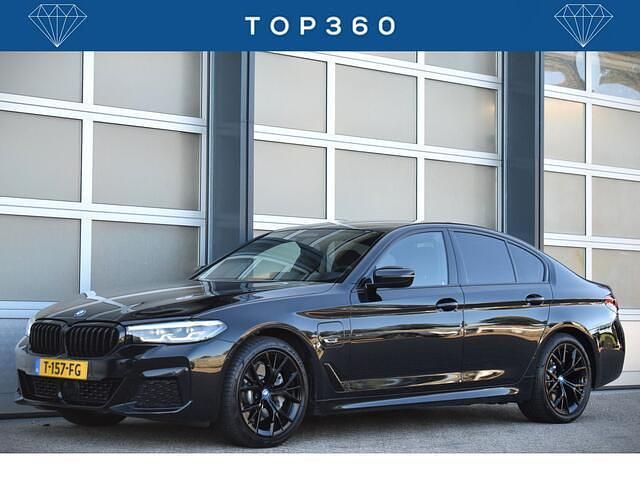 Zwart Gebruikt 2023 BMW 530e M Sport Sedan | € 46.950 (Goede deal) - Afbeelding 1/4