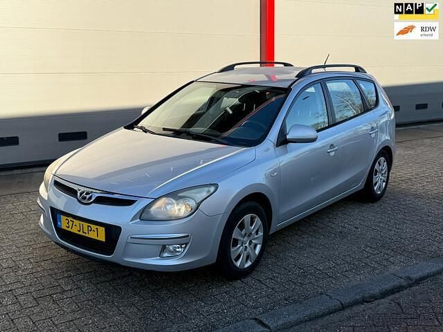 Grijs Occasion 2009 Hyundai i30 Dynamiq Stationwagen | € 2.249 (Eerlijke prijs) - Afbeelding 1/4