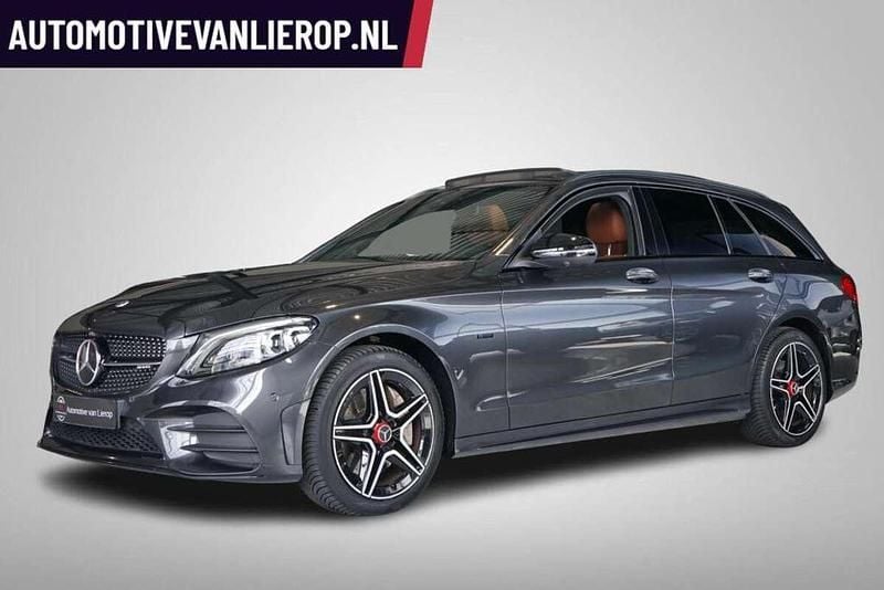 Grijs, metallic lak Gebruikt 2020 Mercedes C300e Premium Plus Stationwagen | € 29.995 (Iets duurder) - Afbeelding 1/4