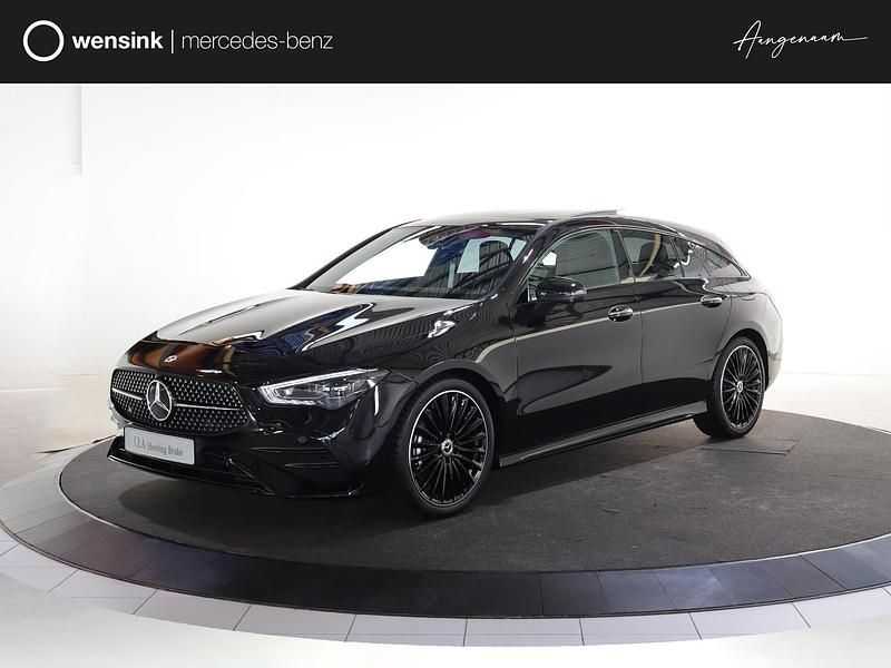 Zwart Nieuw 2025 Mercedes CLA180 Shooting Brake Business Stationwagen | € 49.900 - Afbeelding 1/4