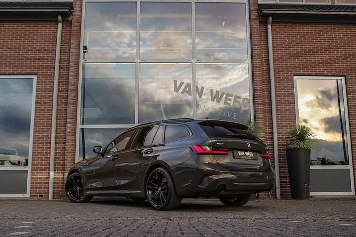 Occasion BMW 330 Executive 2022 Grijs (metallic) Stationwagen