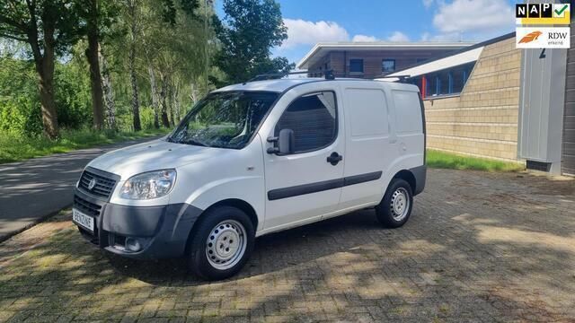 Wit Gebruikt 2008 Fiat Doblò MPV | € 4.500 (Iets duurder) - Afbeelding 1/4