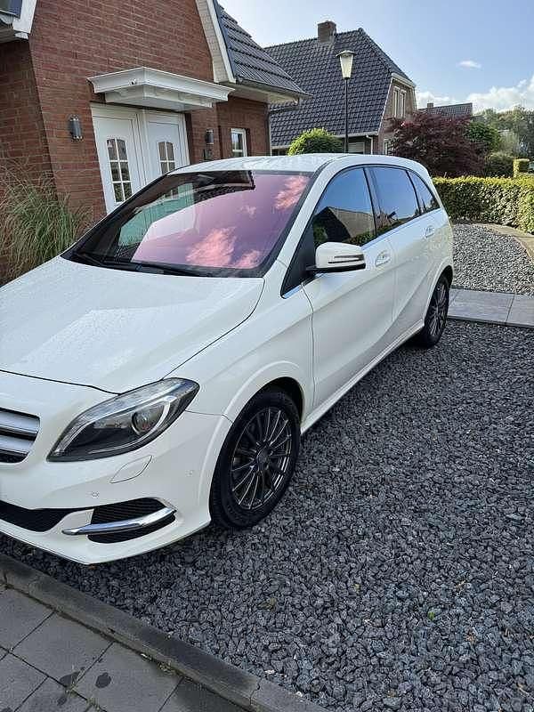 Gebruikt 2016 Mercedes B Electric Drive Urban MPV | € 9.900 - Afbeelding 1/4