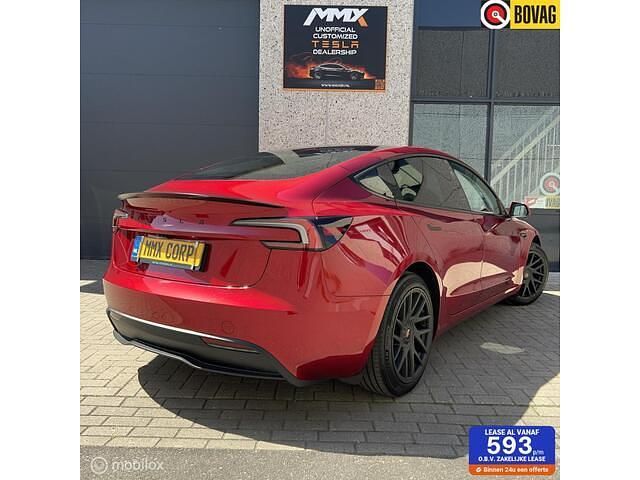 Rood Gebruikt 2024 Tesla Model 3 Standard Range Plus Sedan | € 36.999 (Iets duurder) - Afbeelding 1/4