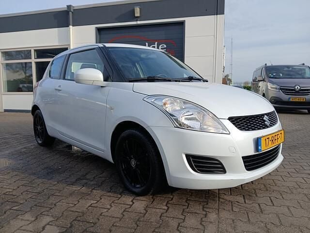 Wit (metallic) Gebruikt 2011 Suzuki Swift Hatchback | € 4.499 (Goede deal) - Afbeelding 1/4