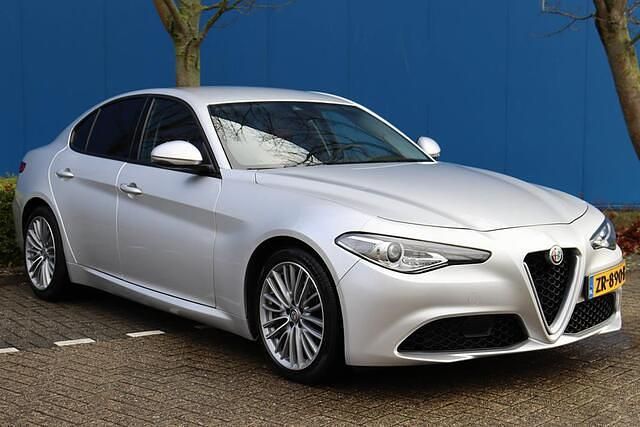 Grijs Occasion 2017 Alfa Romeo Giulia Super Sedan | € 24.995 (Eerlijke prijs) - Afbeelding 1/4